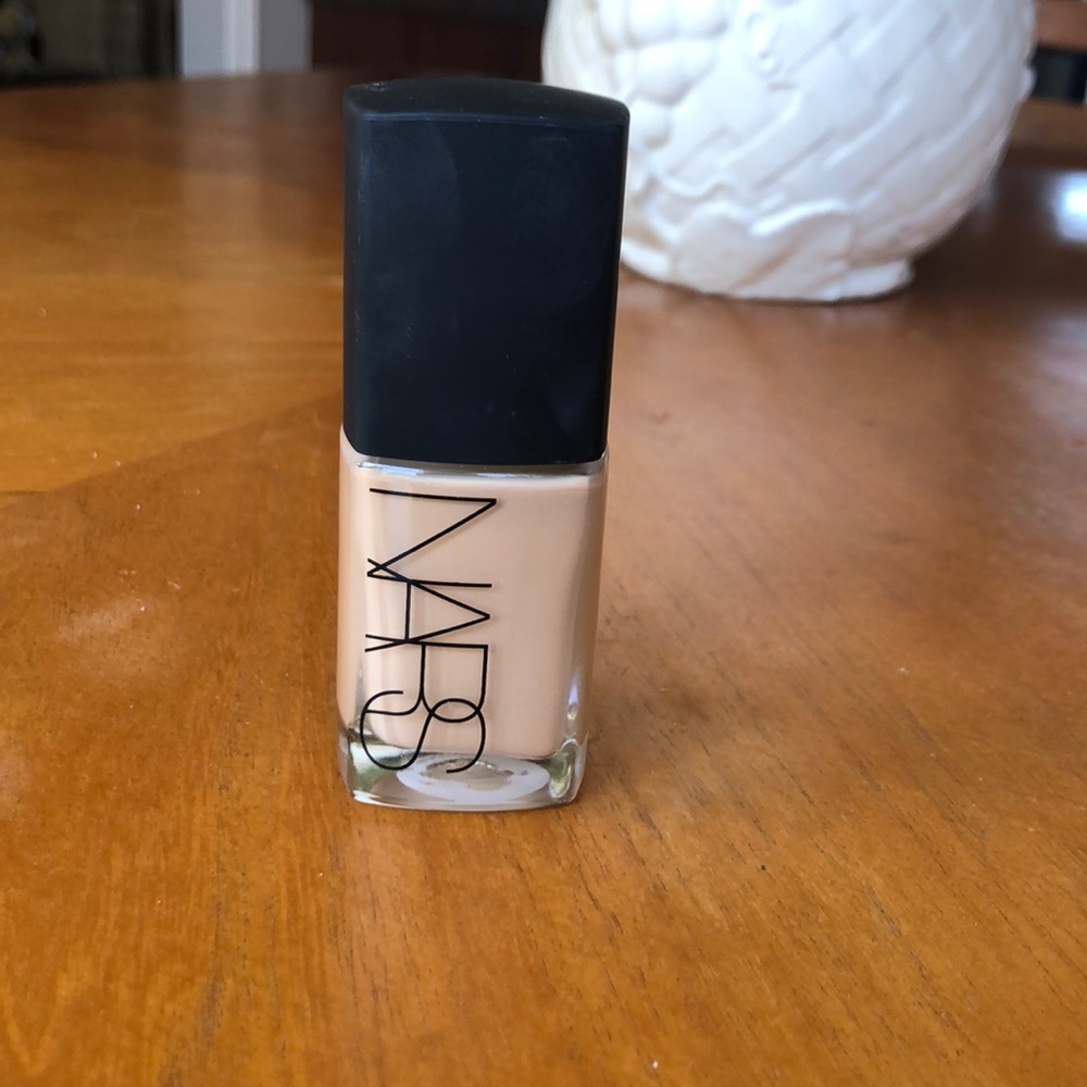 NARS Sheer Glow foundation